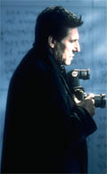 Gabriel Byrne, a kémikusból lett pap és fotós ..